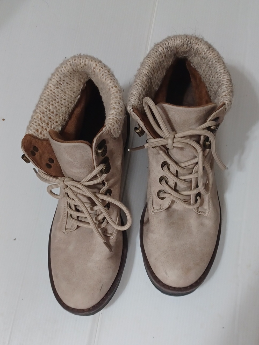 Women's Blowfish Malibu Comet Tan Earth Ankle Boots. NWOT. Size 9